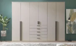 Drehtürenschrank