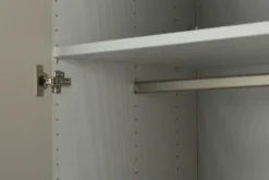 Drehtürenschrank