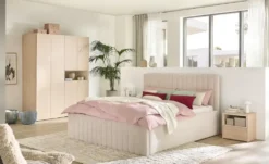 Drehtürenschrank mit Beleuchtung