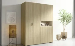 Drehtürenschrank mit Beleuchtung