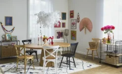 Holz-Stuhl mit Rattan-Sitzfläche in Antikoptik