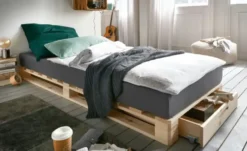 Palettenbett mit Stauraum