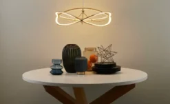 Trio LED-Pendelleuchte messing matt, geschwungen